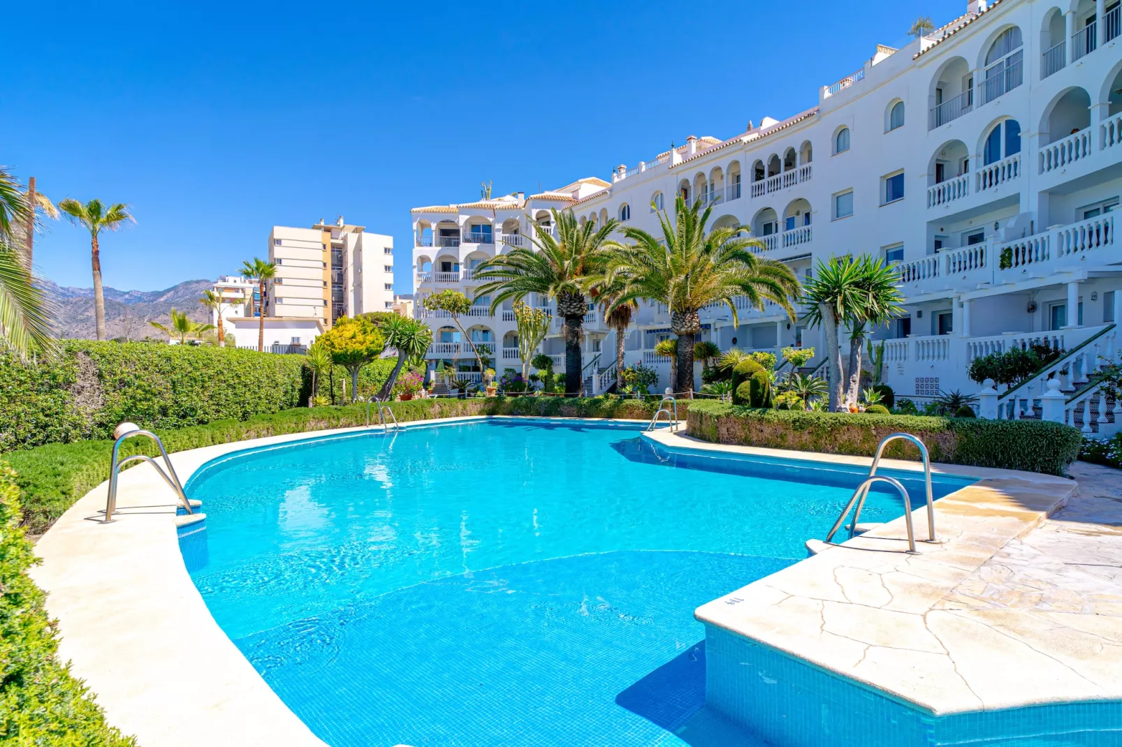 Stella Maris Beachfront 1J by Casasol-Zwembad