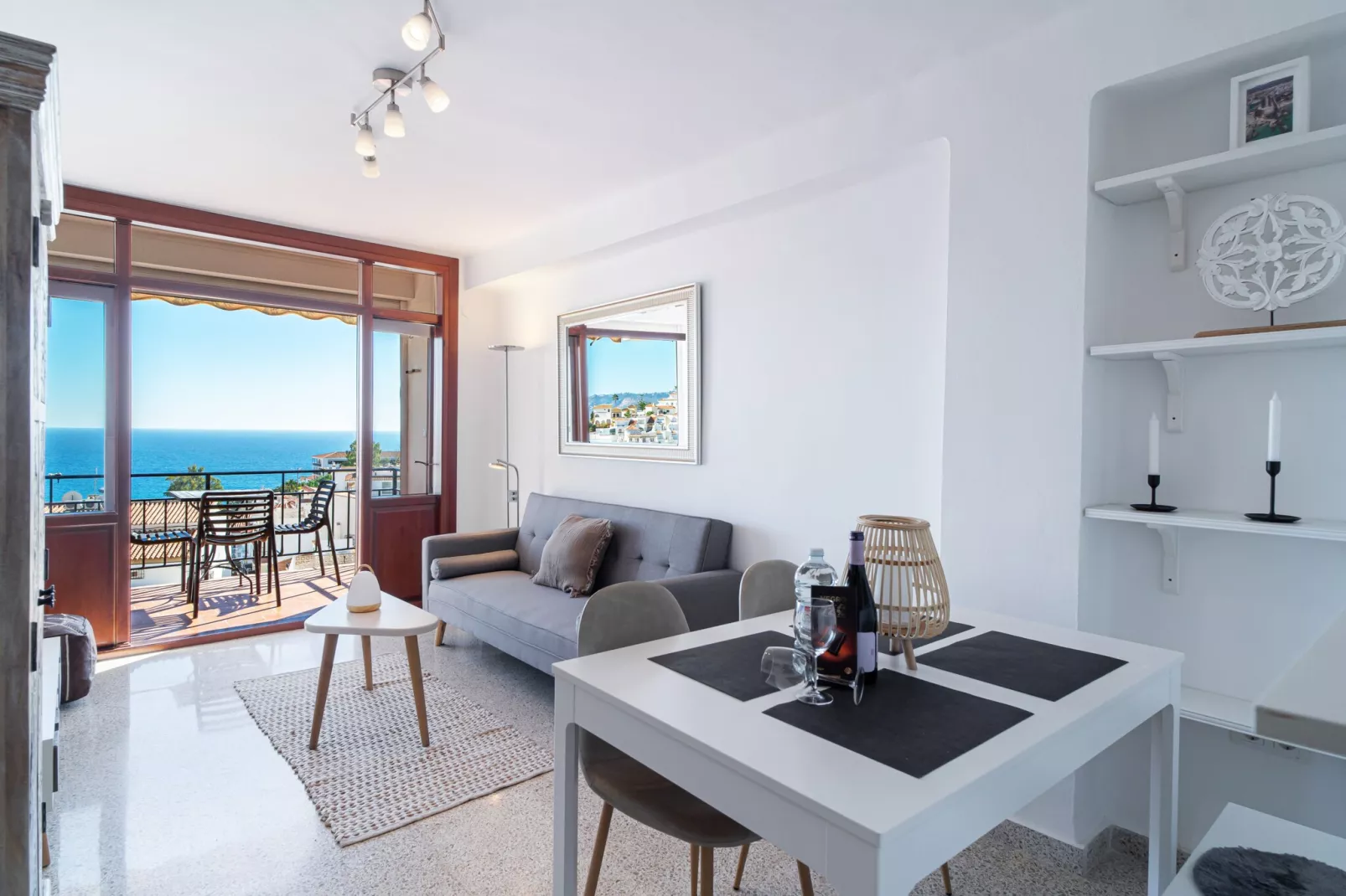 Miami 18 Seaview by Casasol-Woonkamer