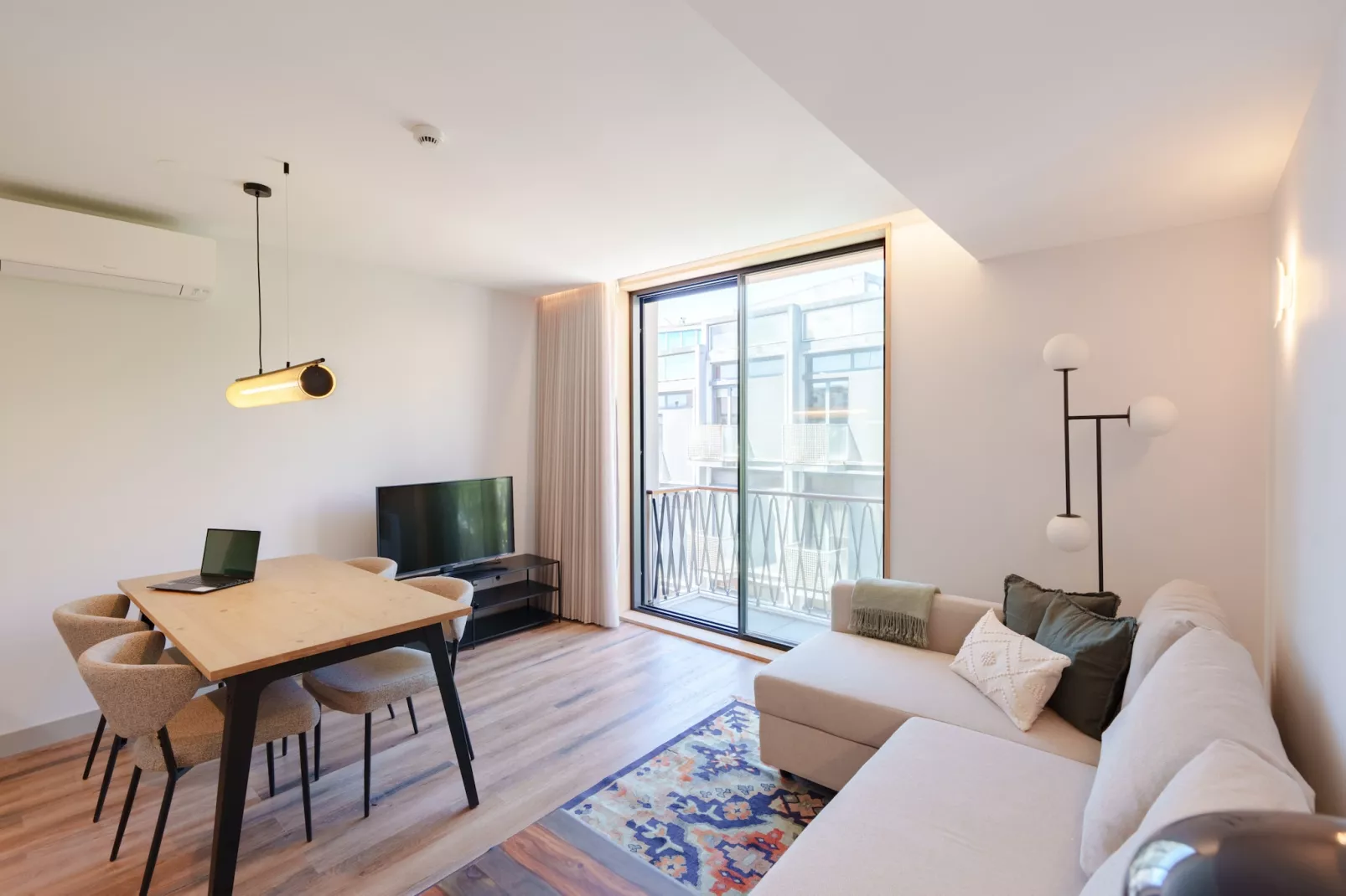 Feel Porto Firmeza Coworking & Flat 1.1-Woonkamer