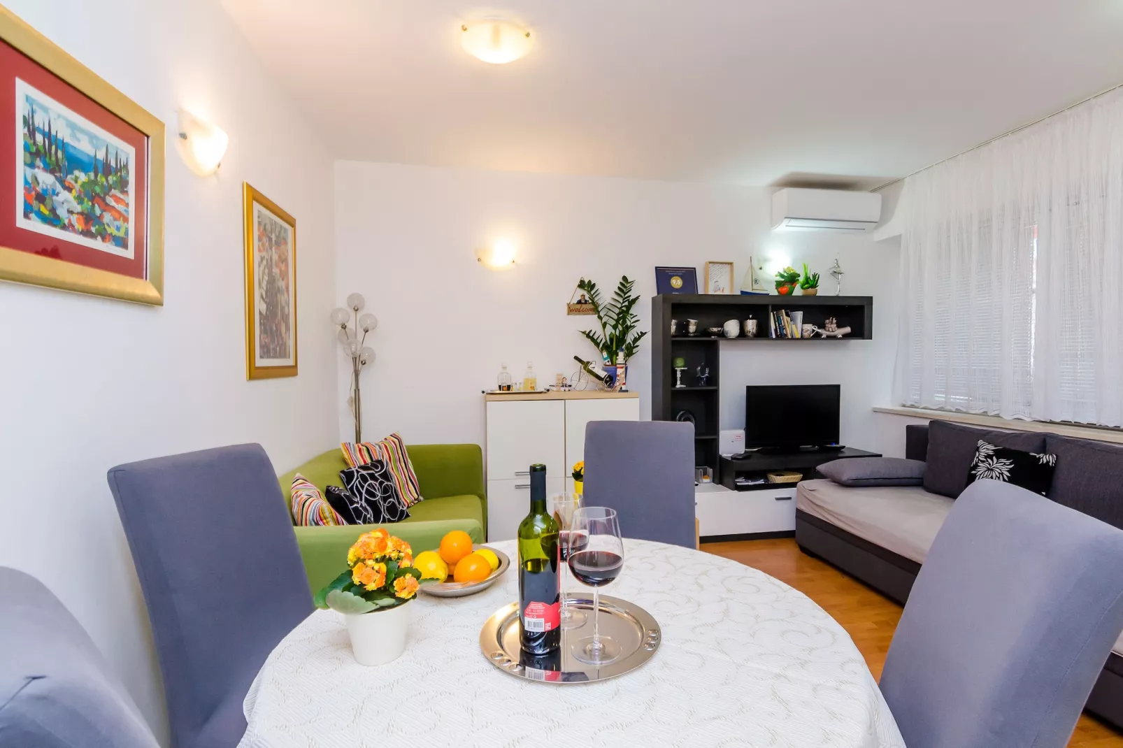 Apartments Captain - Superior One Bedroom Apartment with Terrace (4 Adults)-Eetkamer
