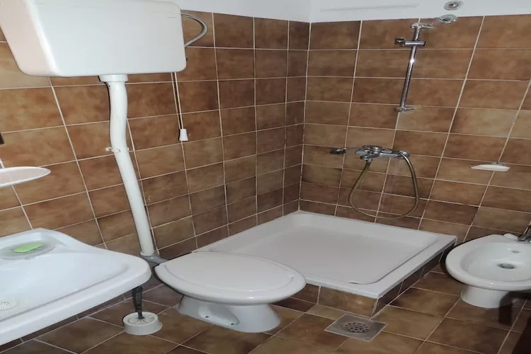 Apartments Majkovica- Studio with Terrace-Badkamer