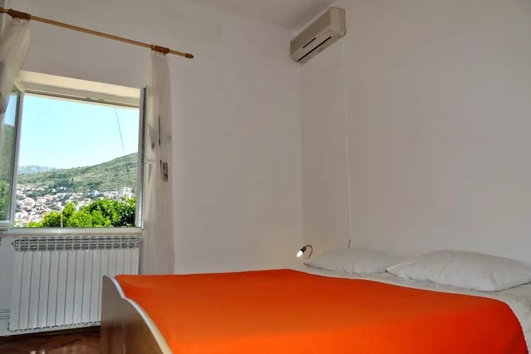 Apartments Majkovica- Double Room with Private External Bathroom-Slaapkamer