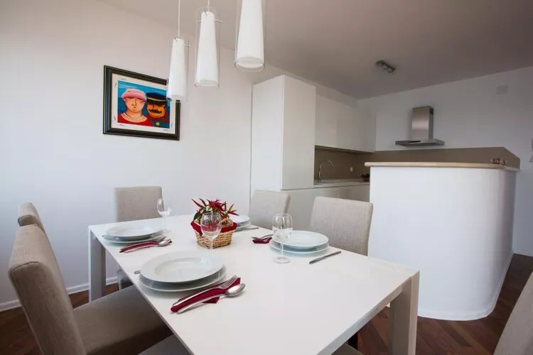 Apartments Nina - Two-Bedroom Apartment with Balcony and Sea View (Orašac)-Eetkamer