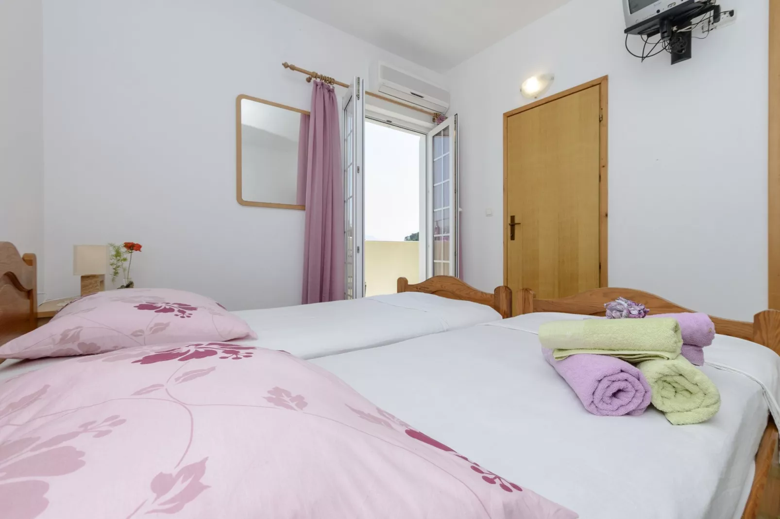 Oreb Dream Apartments - One Bedroom Apartment with Terrace and Sea View (Apartment 1)-Slaapkamer