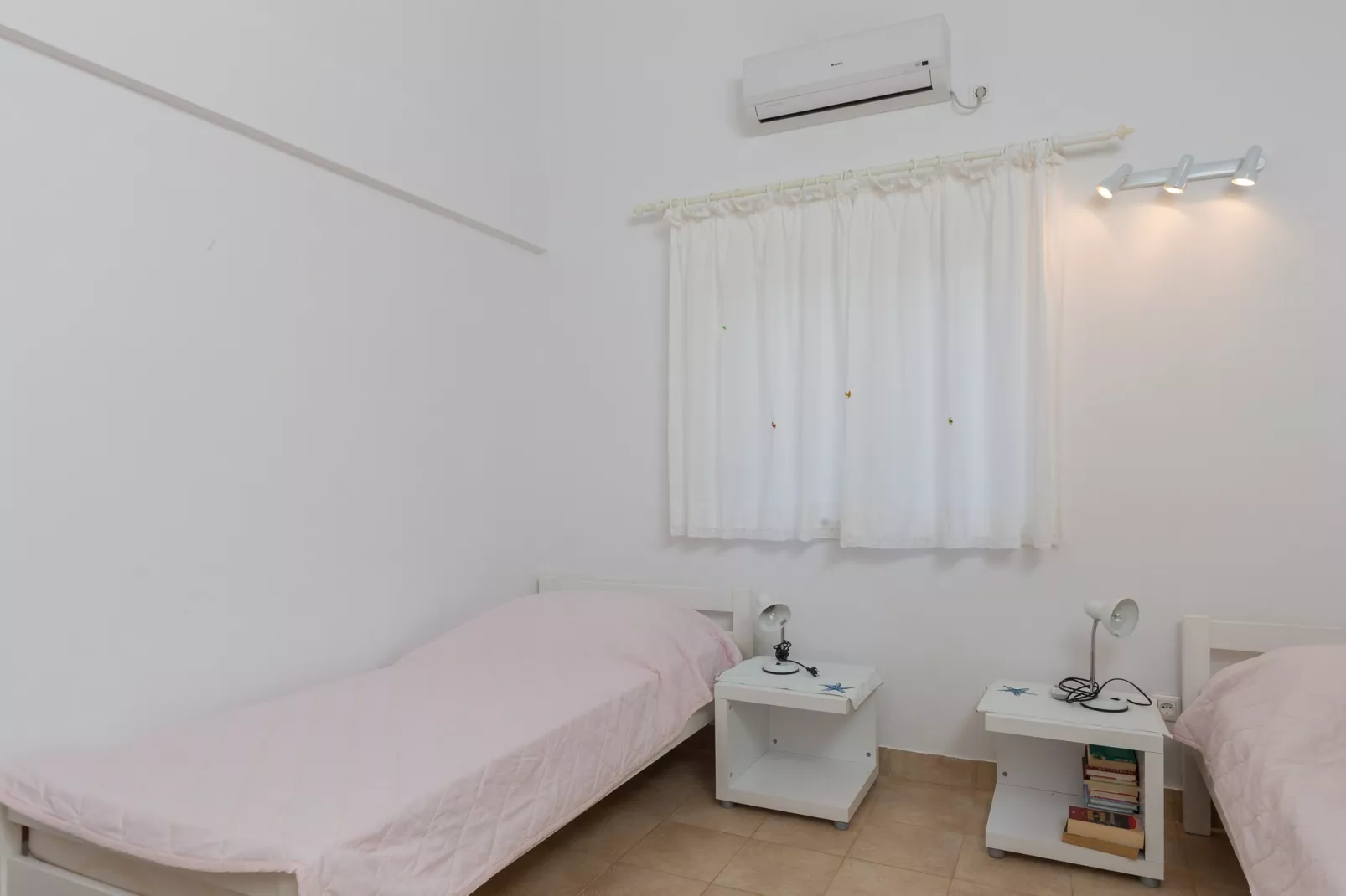 Holiday Home Jekavac -Three Bedroom Apartment with Terrace and Sea View-Slaapkamer