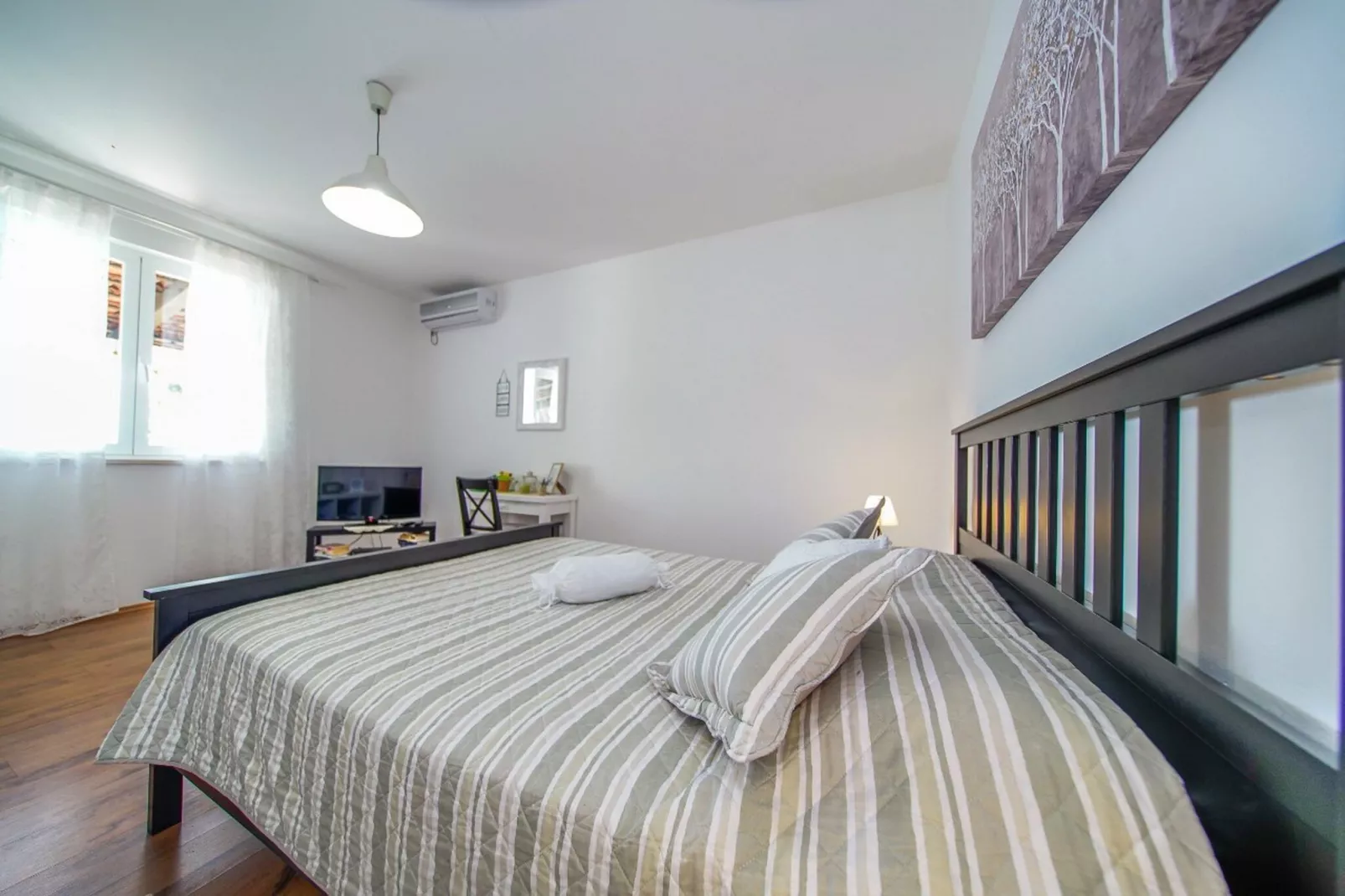 Apartments Anelić- Comfort One Bedroom Apartment with Terrace and Sea View A1-Slaapkamer