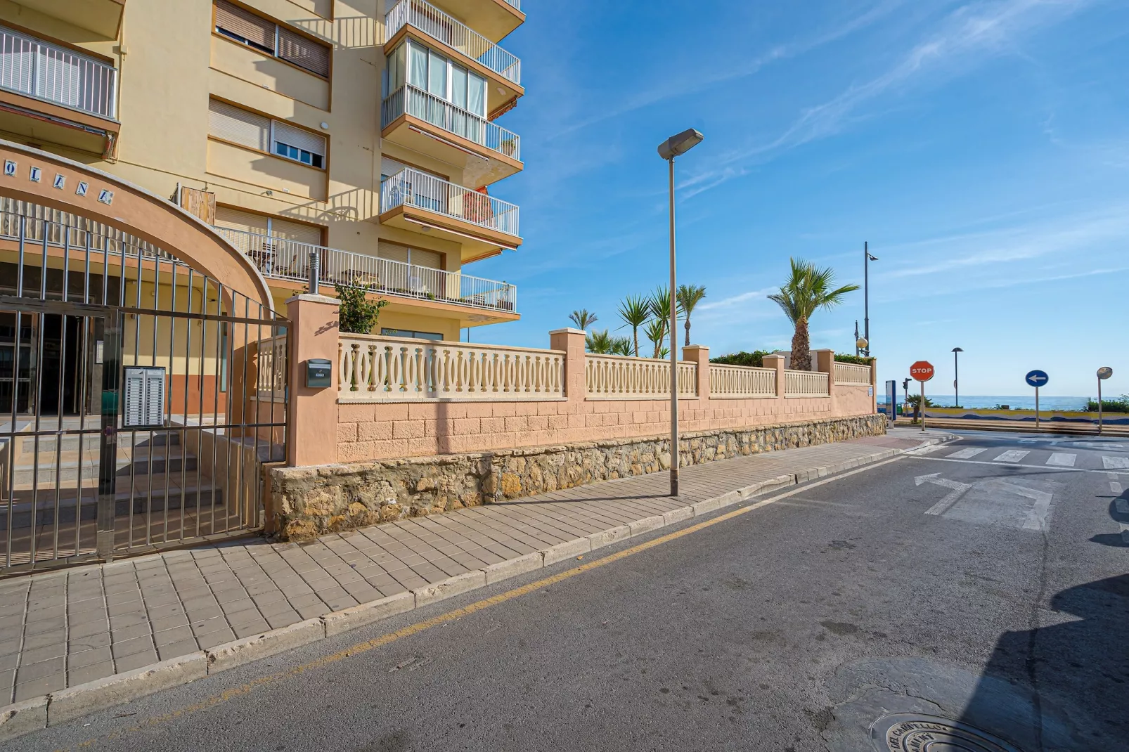 APARTAMENTO 1 LINEA-Buitenkant zomer