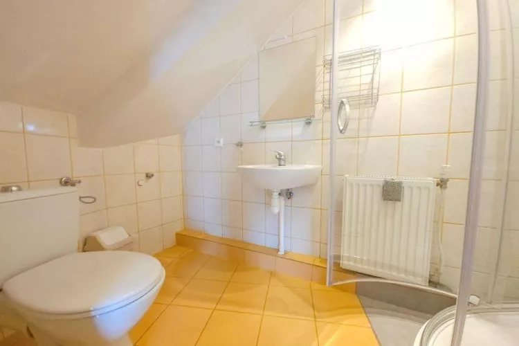 Pokój 2 osobowy nr 5 - widok na ogród-Badkamer