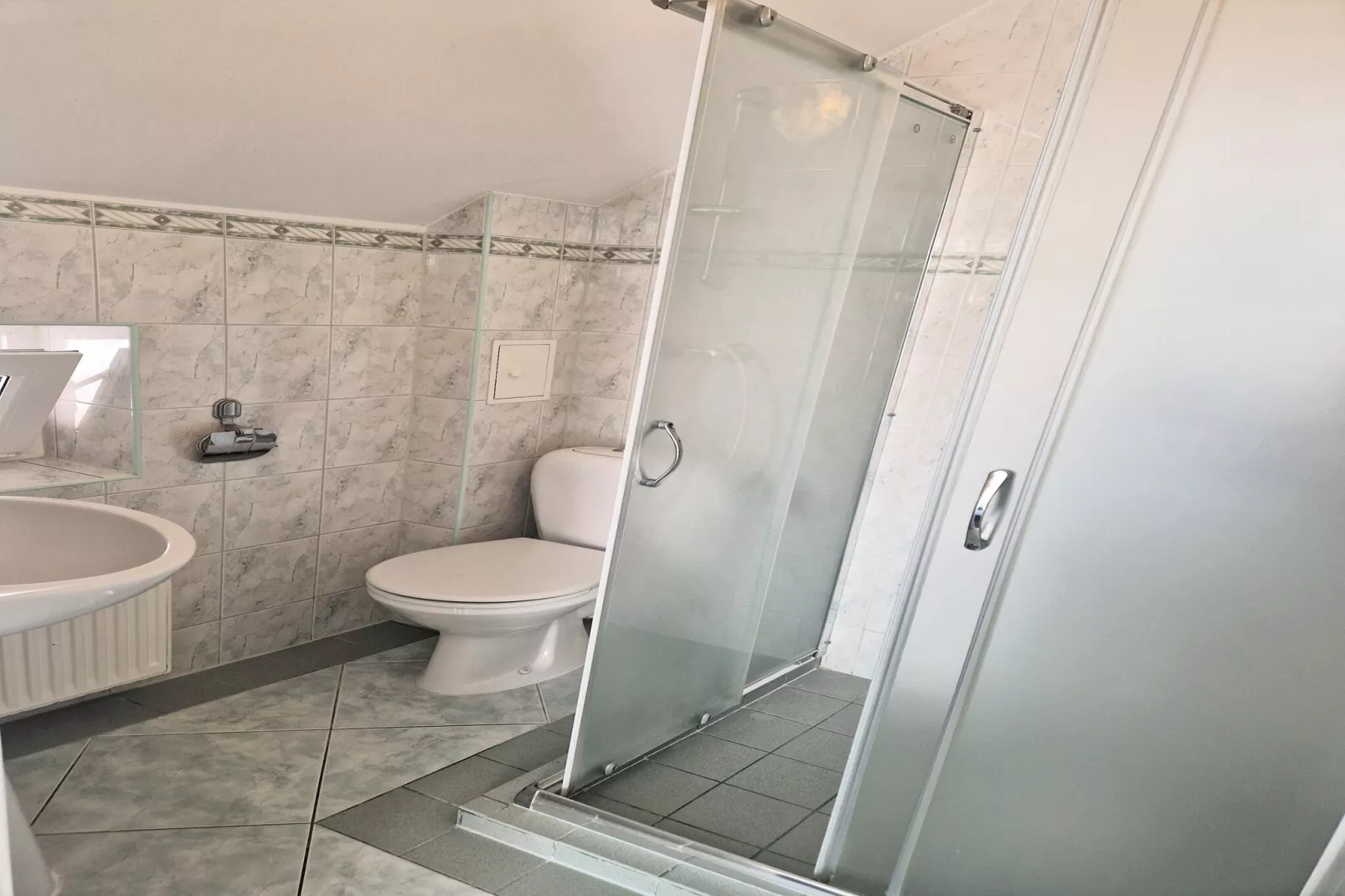 Pokój 2 osobowy na 1 piętrze łóżko podwójne-Badkamer