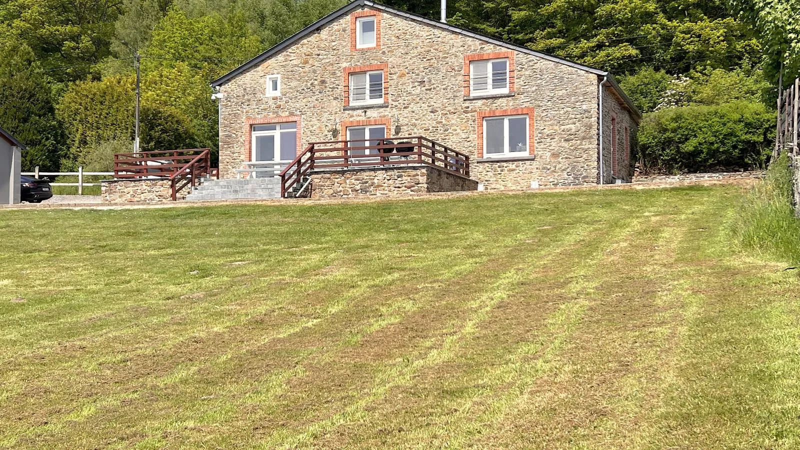 La Ferme-Buitenkant zomer