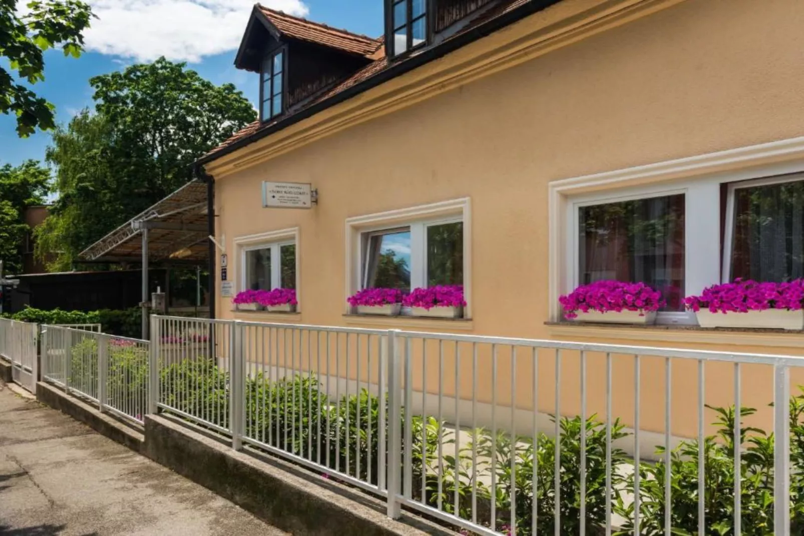 Rooms Lidija 17 - Standard Double Room (5)-Buitenlucht