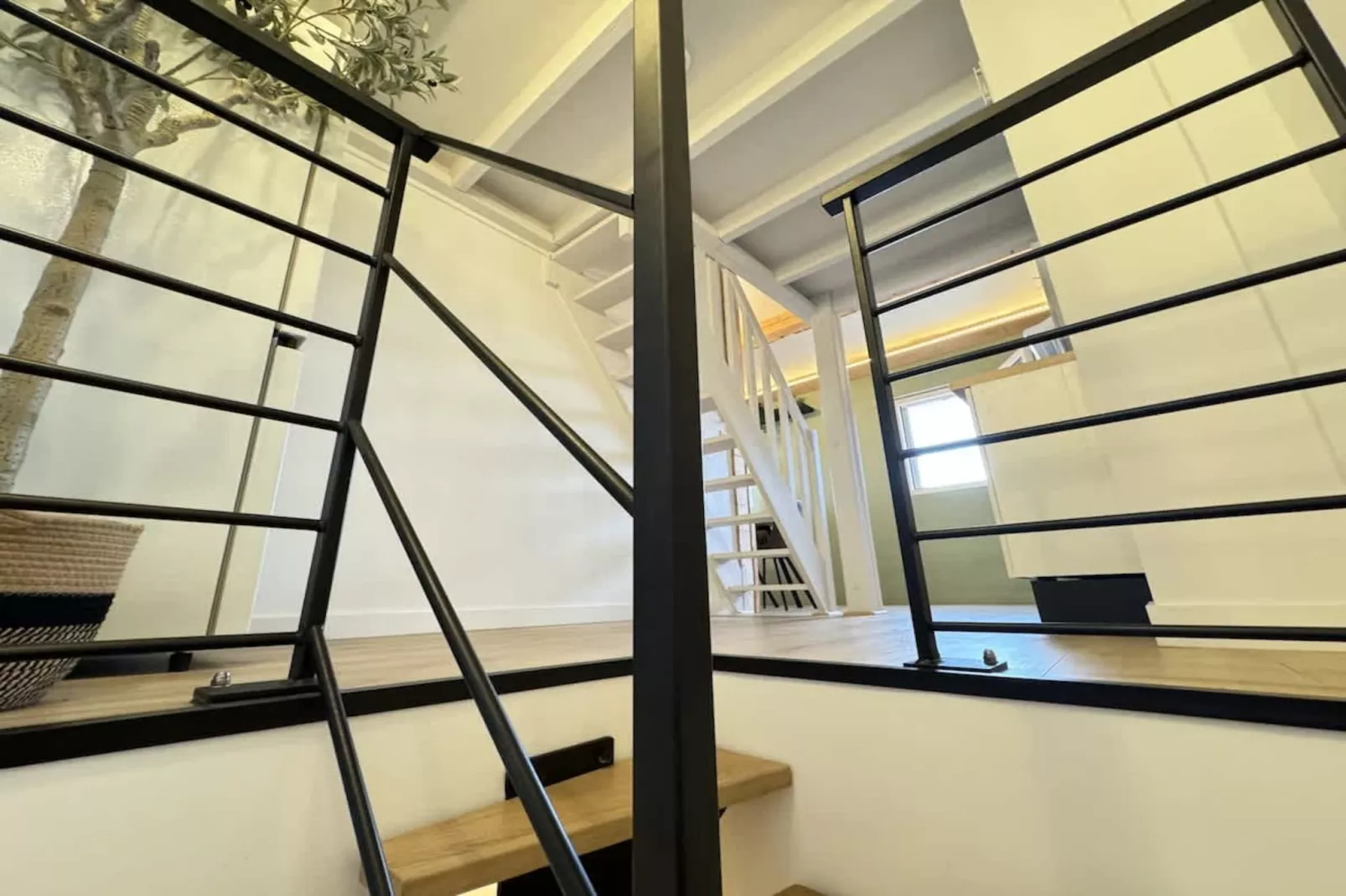 52 Duplex Aéré avec-Overloop