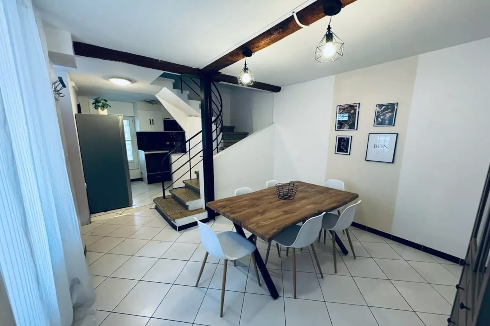 29 Chambre Neuf Éclu-Eetkamer
