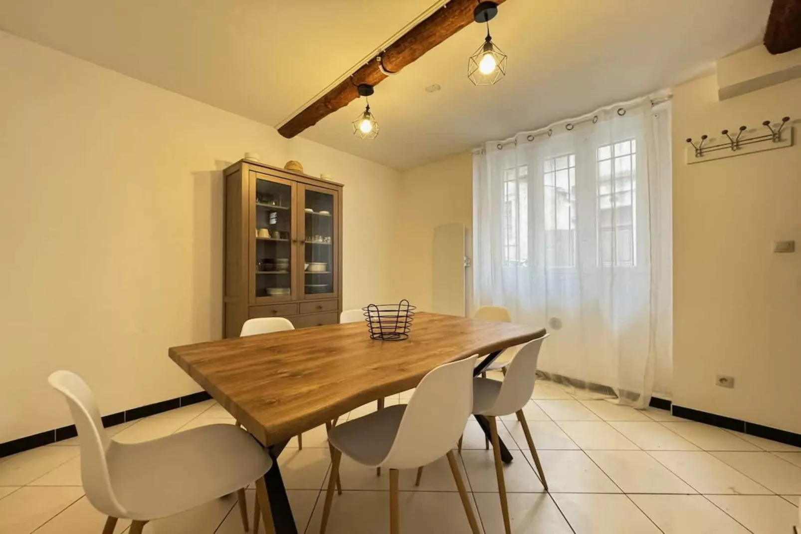 27 Chambre Canal du-Eetkamer