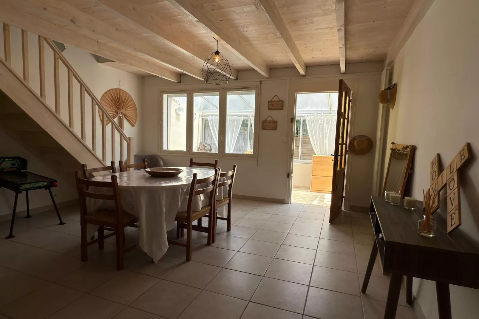 106 CHATELARD-Eetkamer