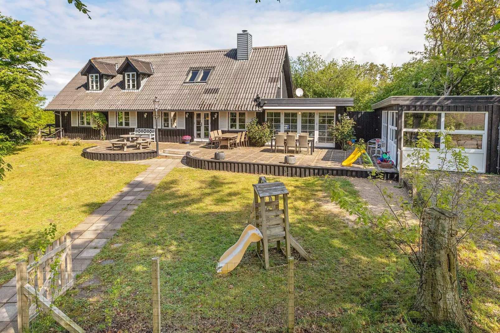 Ruim appartement met bubbelbad in Løgstør-Buitenlucht