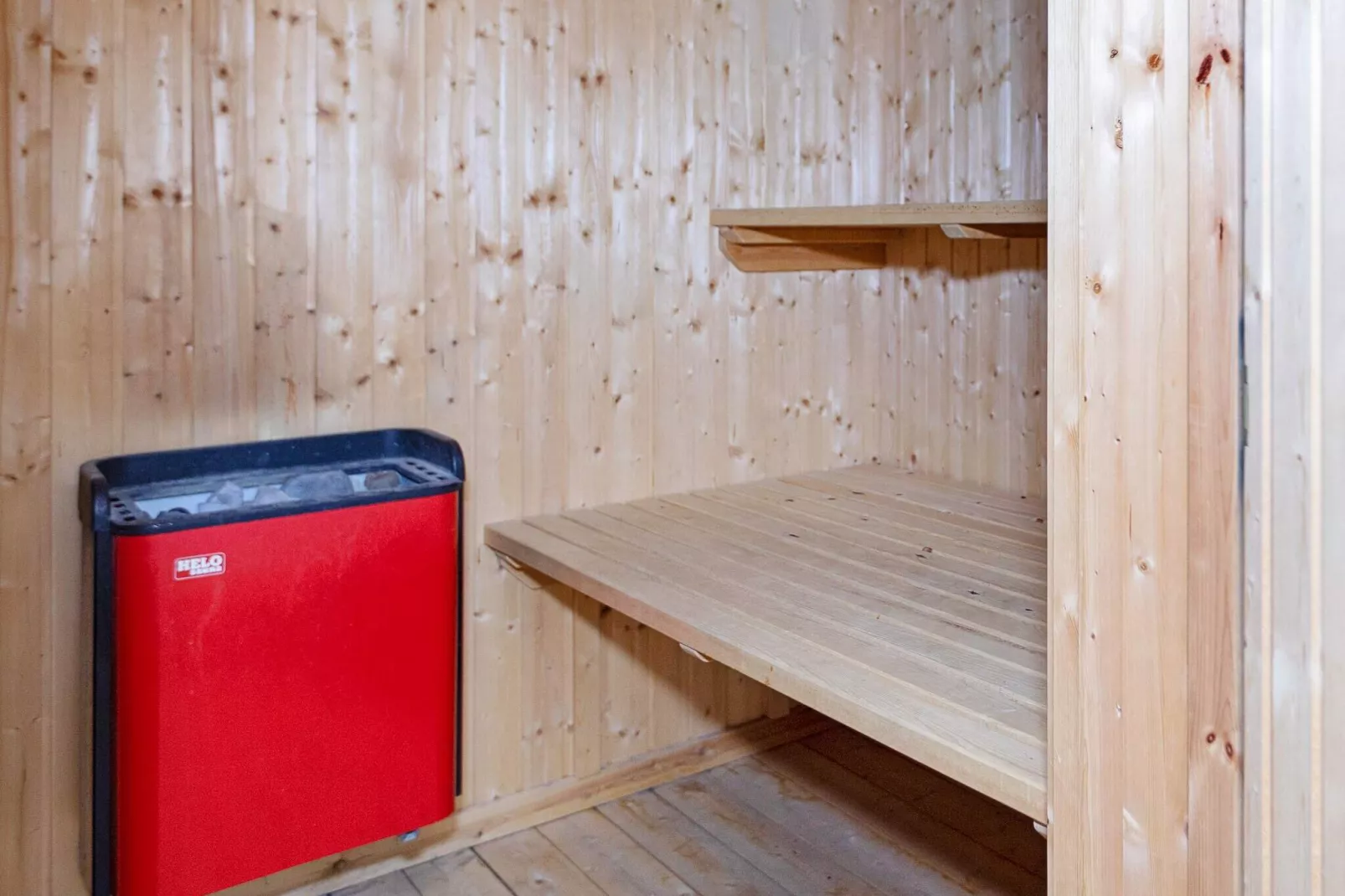 Ruim appartement met bubbelbad in Løgstør-Sauna