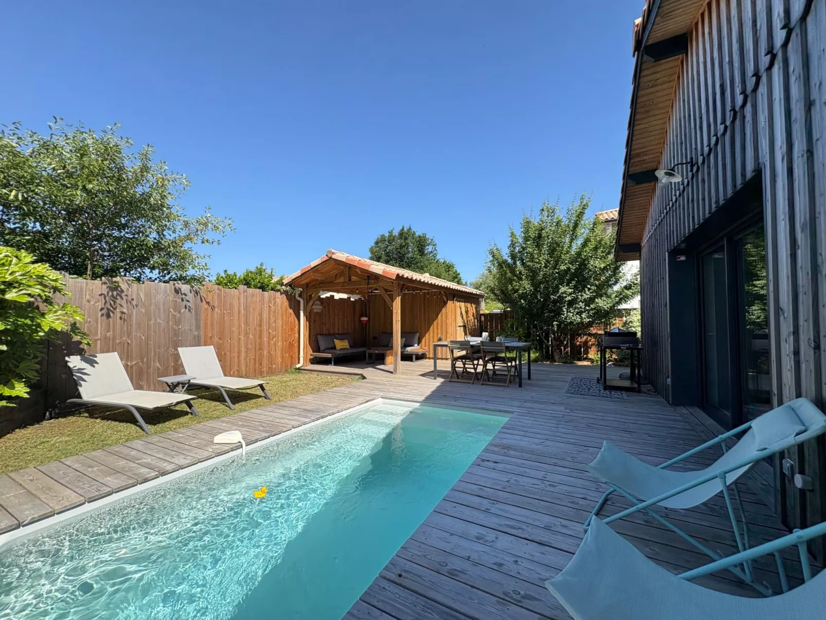 La Belle Testerine-Buiten