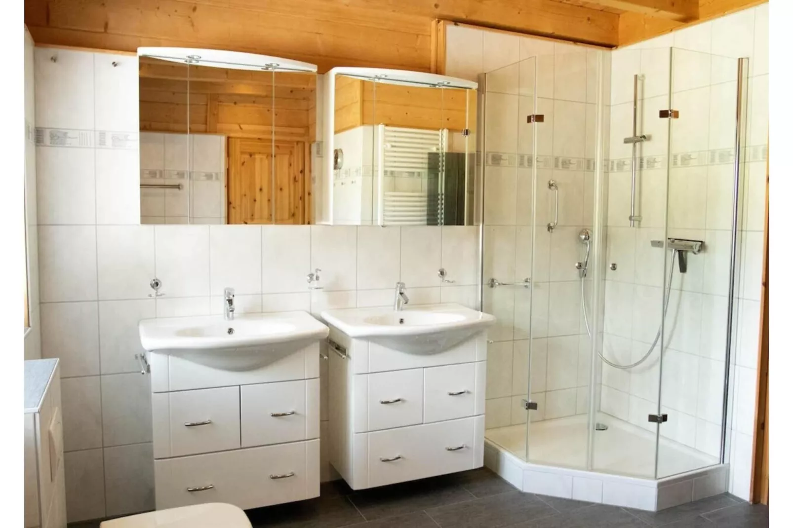 Luxus Blockhaus B-Badkamer