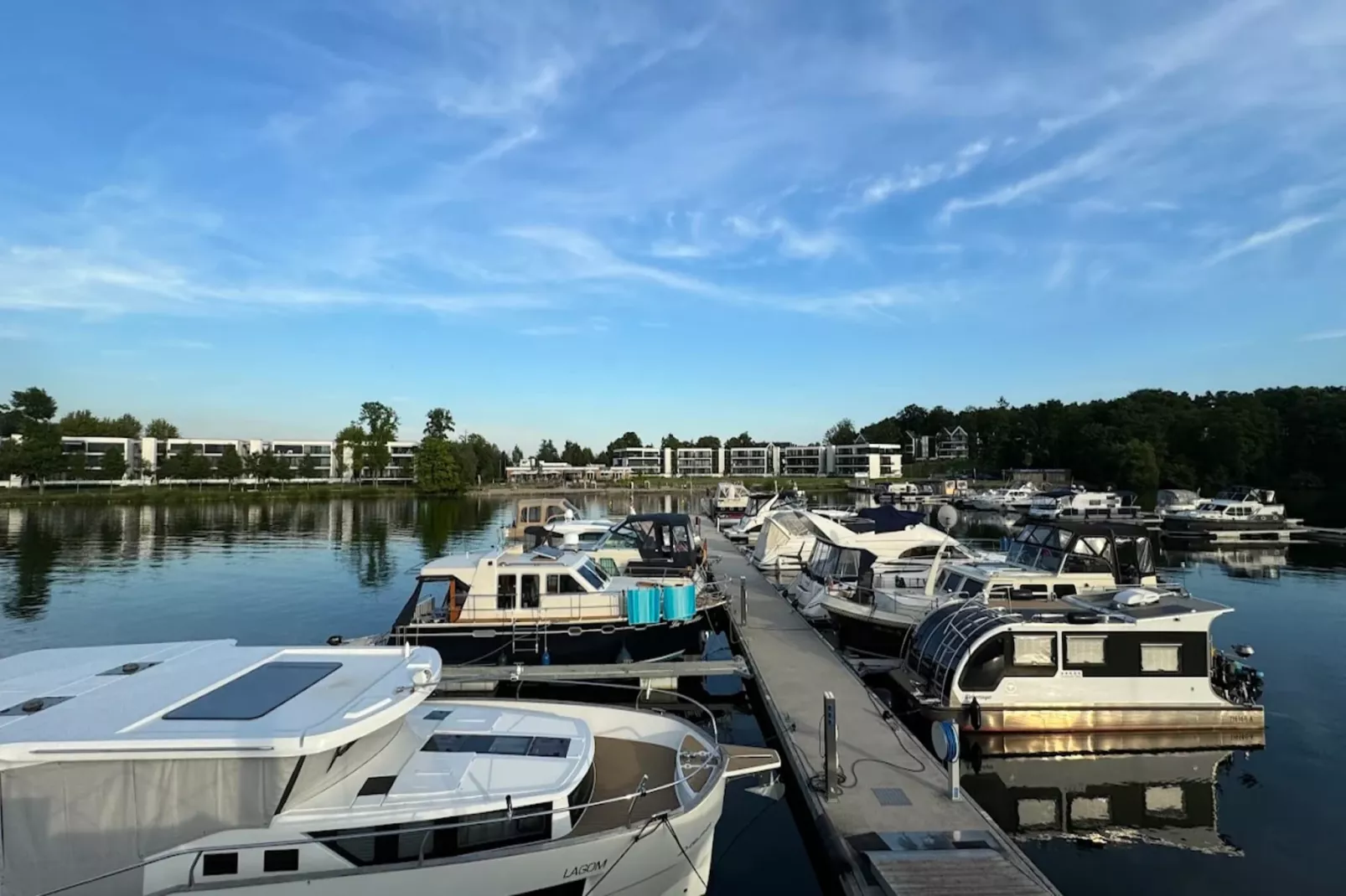 Apartments im MAREMÜRITZ Yachthafen Resort & Spa / Mare Grand Maisonette Suite 3 Erwachsene und 1 Kind 3-15 Jahre-Gebieden zomer 1km
