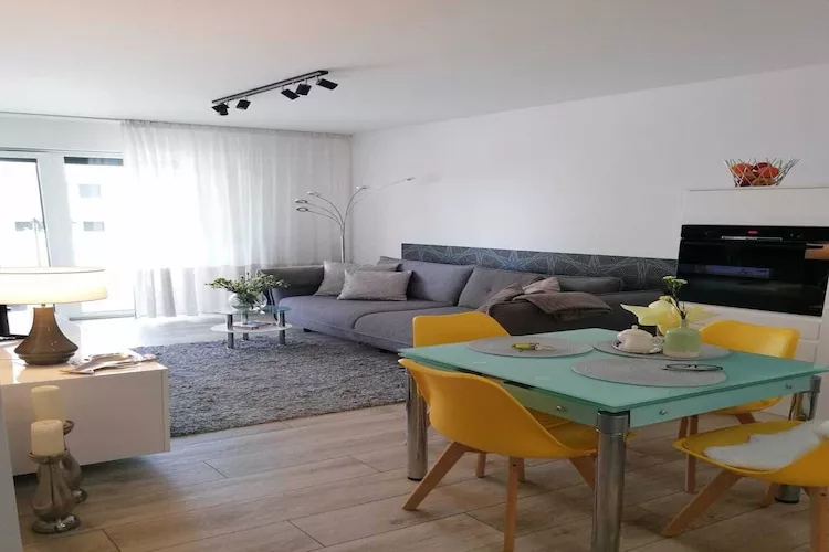 Apartment de luxe am Strand von Rewal-Woonkamer