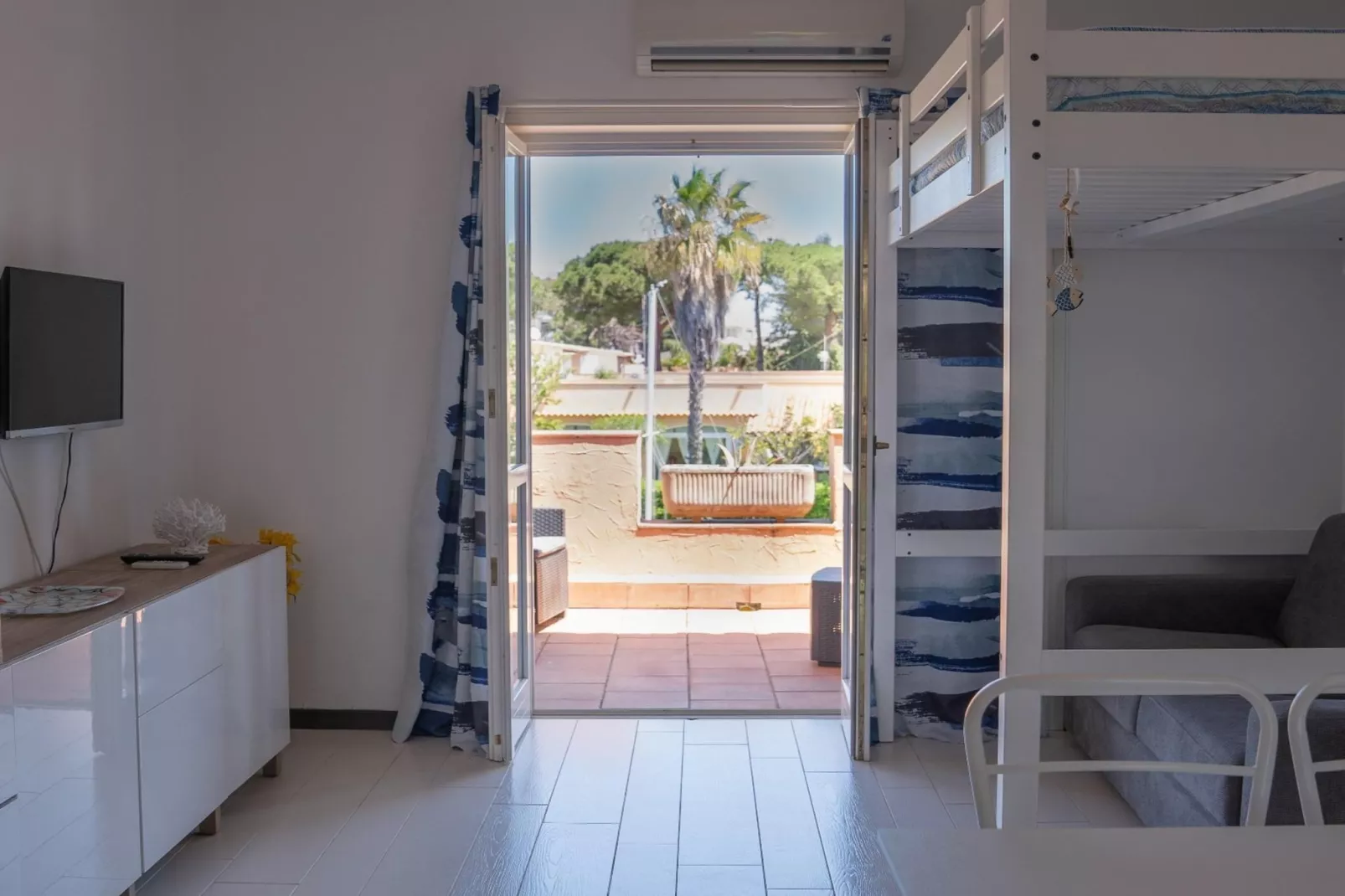 Casa Maralis 4 Pers Furnari-Woonkamer