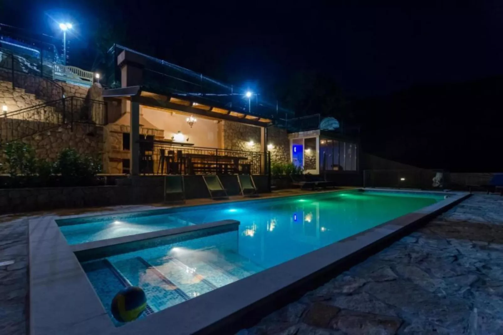 Villa Falcon Rook - Four-Bedroom Villa with Terrace and Swimming Pool-Zwembad