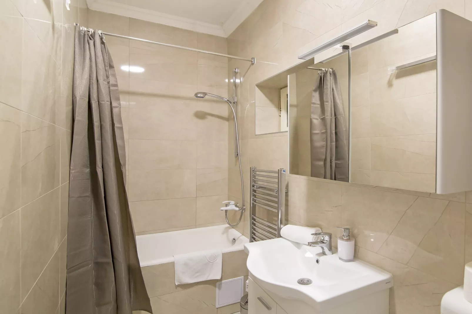 Apartments Isabora - Two-Bedroom Apartment with Terrace and Partial Sea View (Nea)-Badkamer