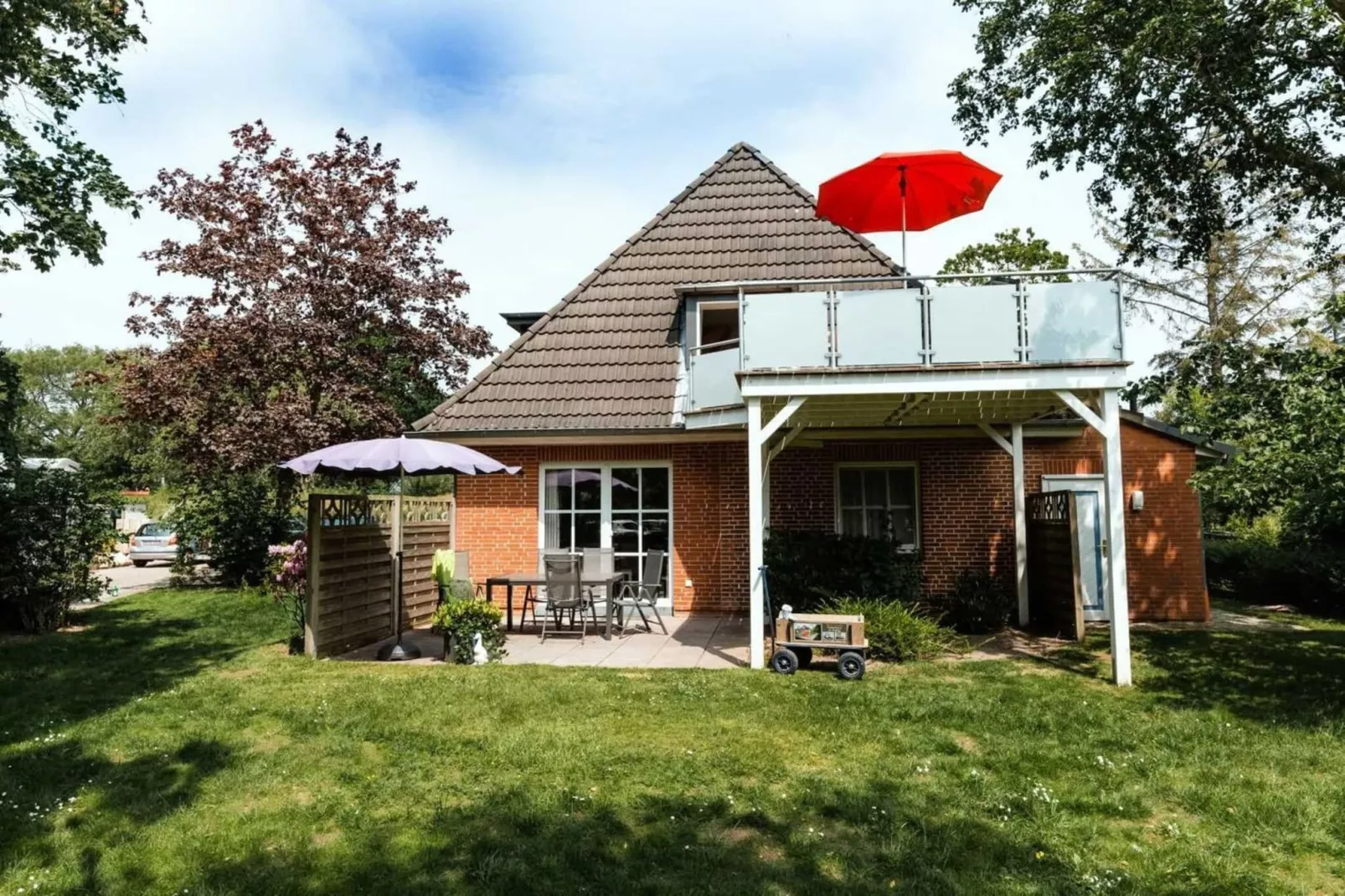 Huus Avelia - Apartment DG	-Buitenkant zomer