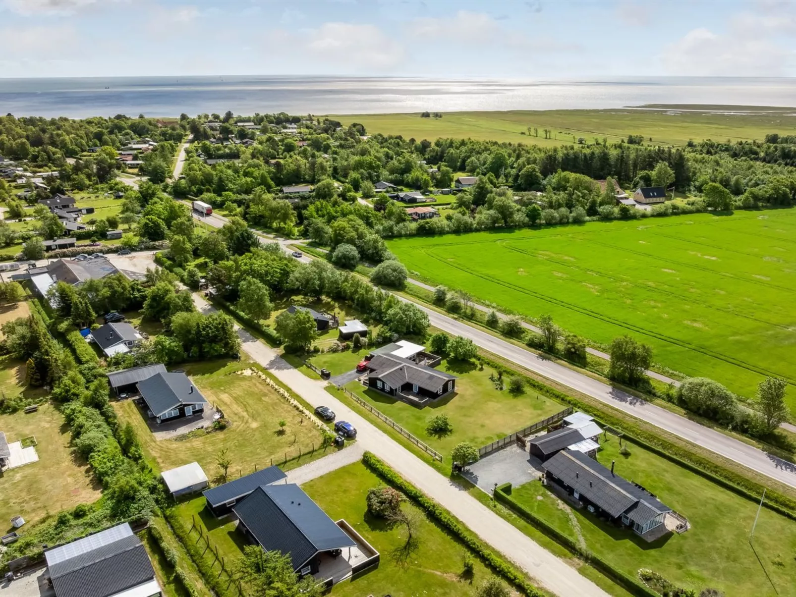 "Ebertine" - 740m to the fjord-Buiten