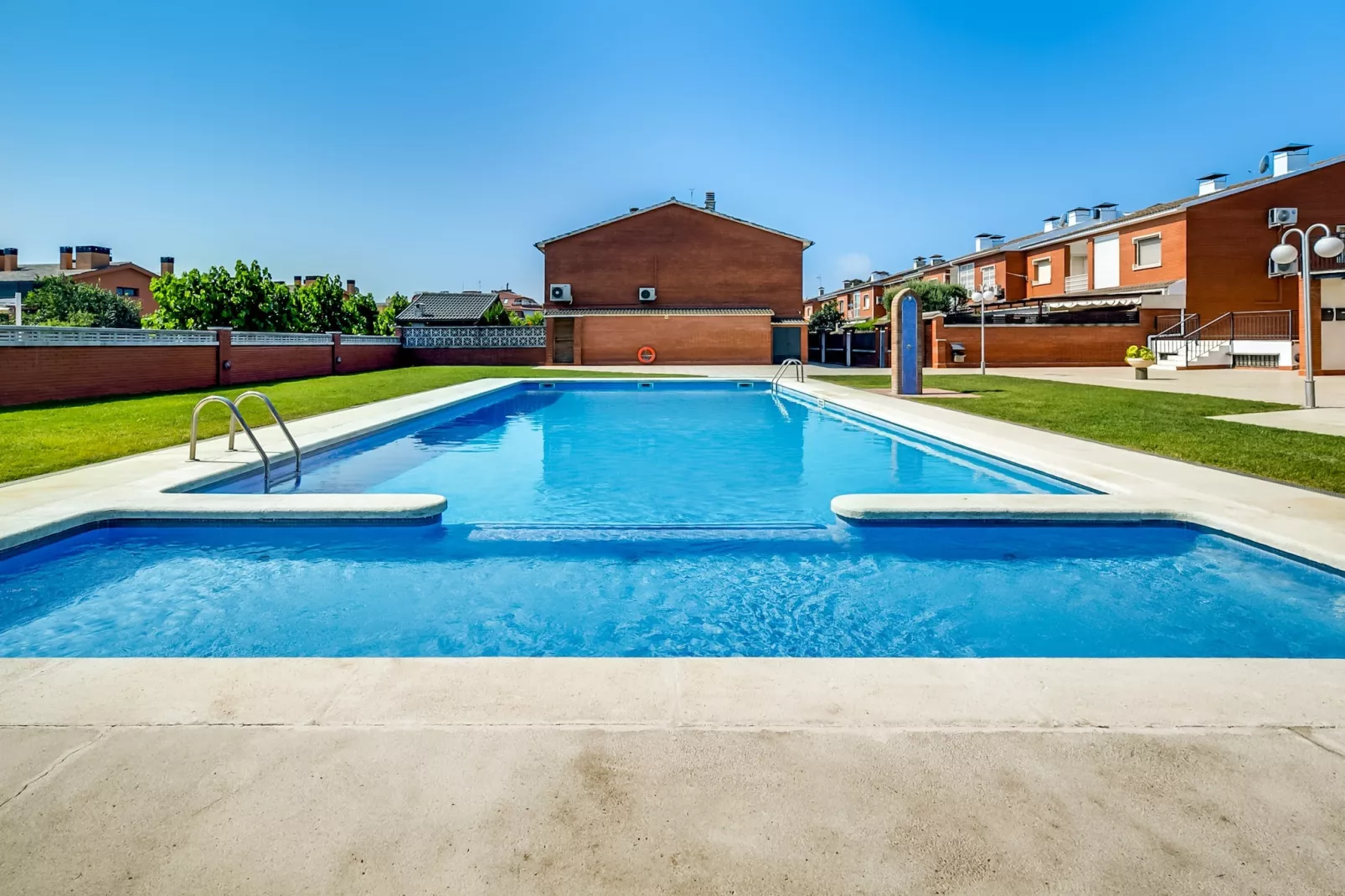 Vivalidays Casa Pinell -Palafolls- Costa Barcelona-Zwembad