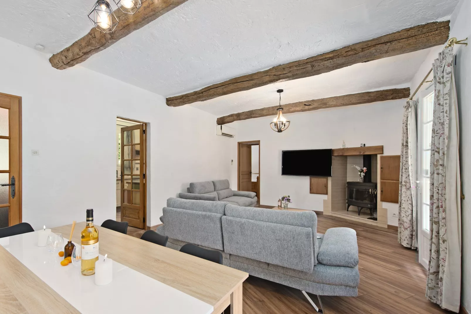 VILLA PANEOU-Woonkamer