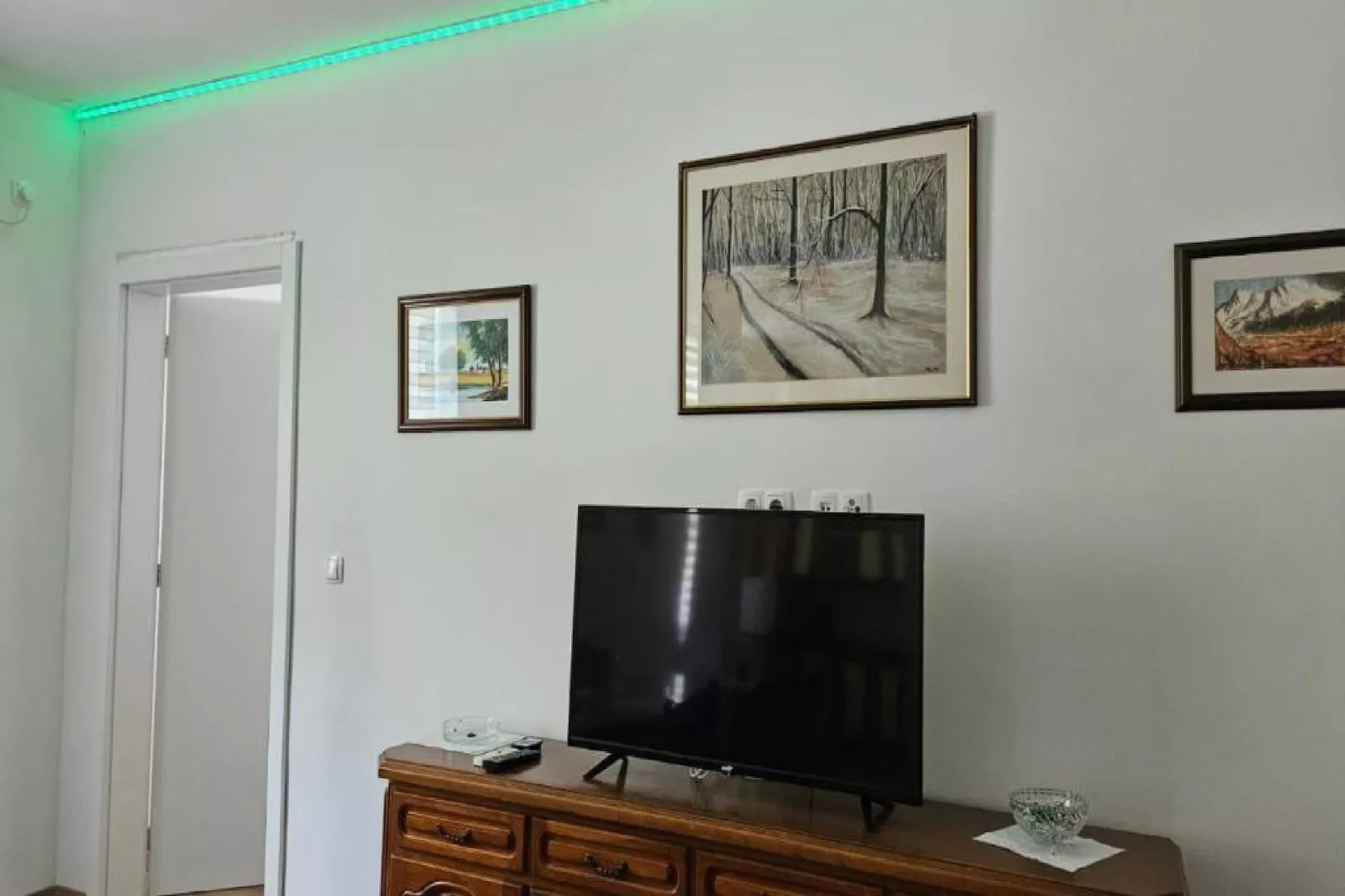 Apartment Gracac - Two Bedroom Apartment with Terrace-Woonkamer