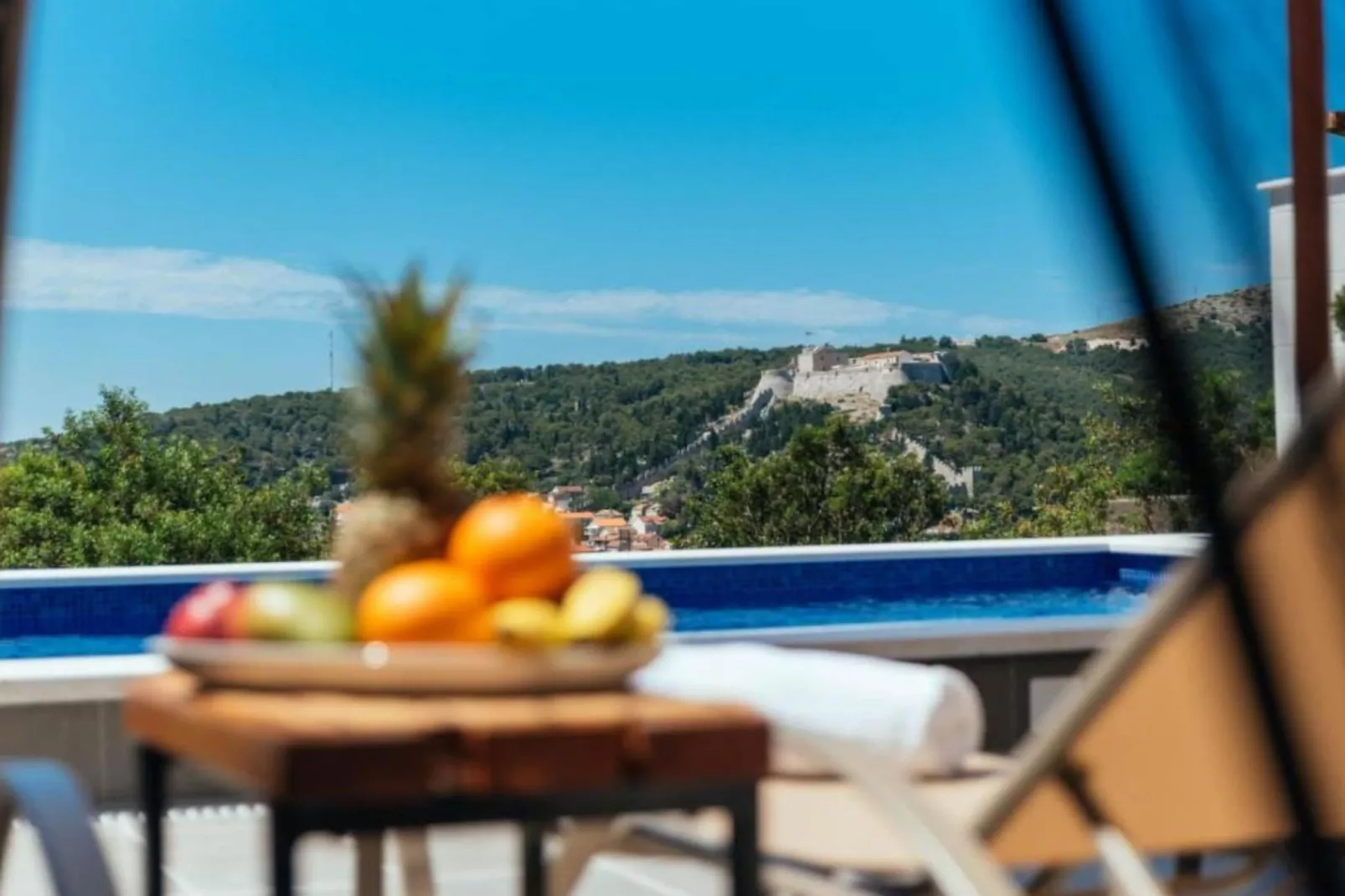 Apartments Trogrlić - Two-Bedroom Apartment with Balcony and Sea View-Zwembad