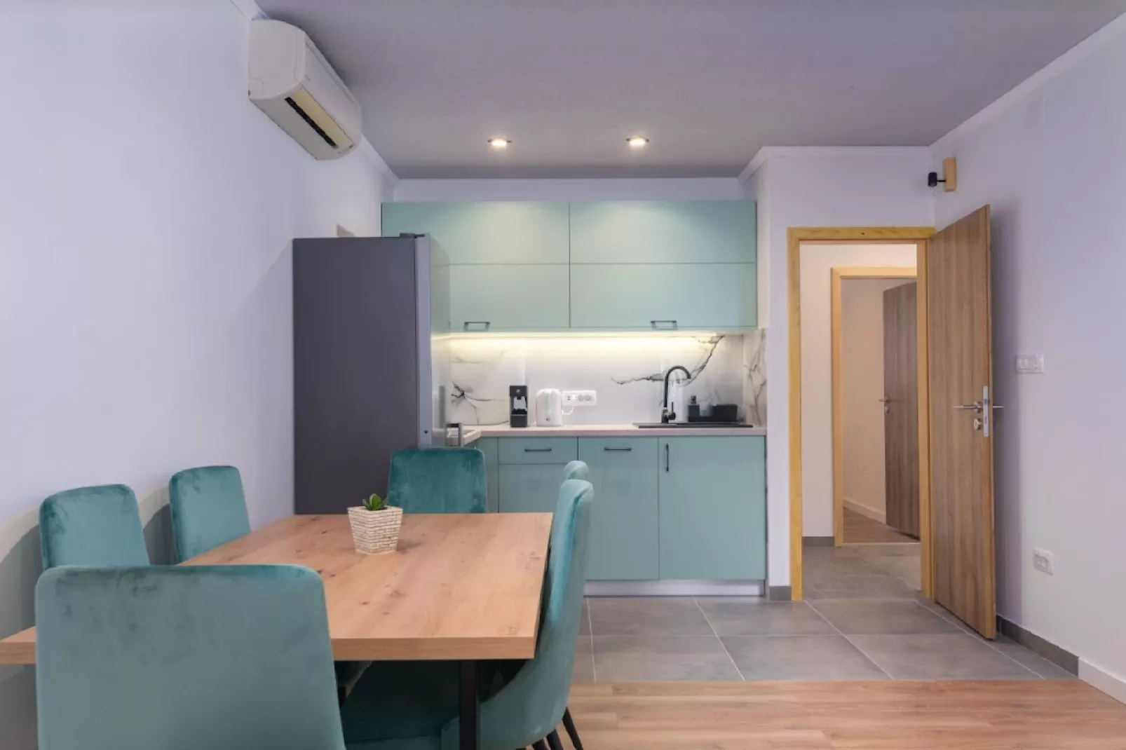 Apartments Vujina - One Bedroom apartment and Balcony 4 (Antonio)-Keuken