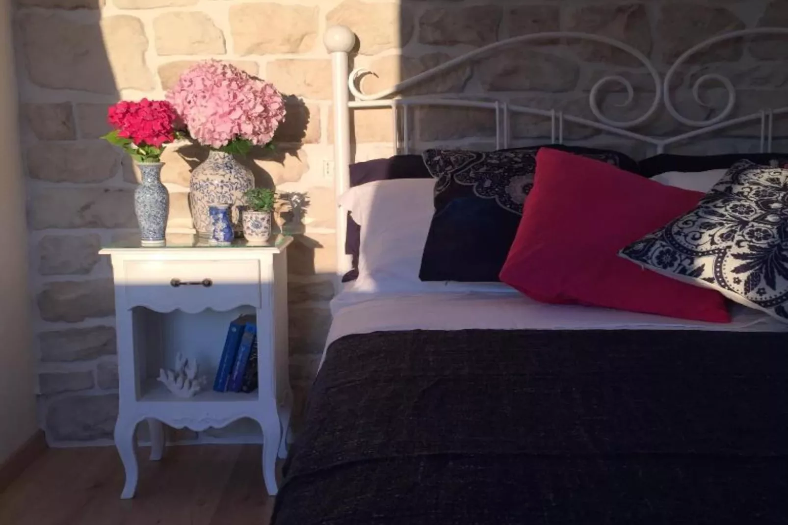 Villa Mediterranea - One Bedroom Apartment with Sea View-Slaapkamer
