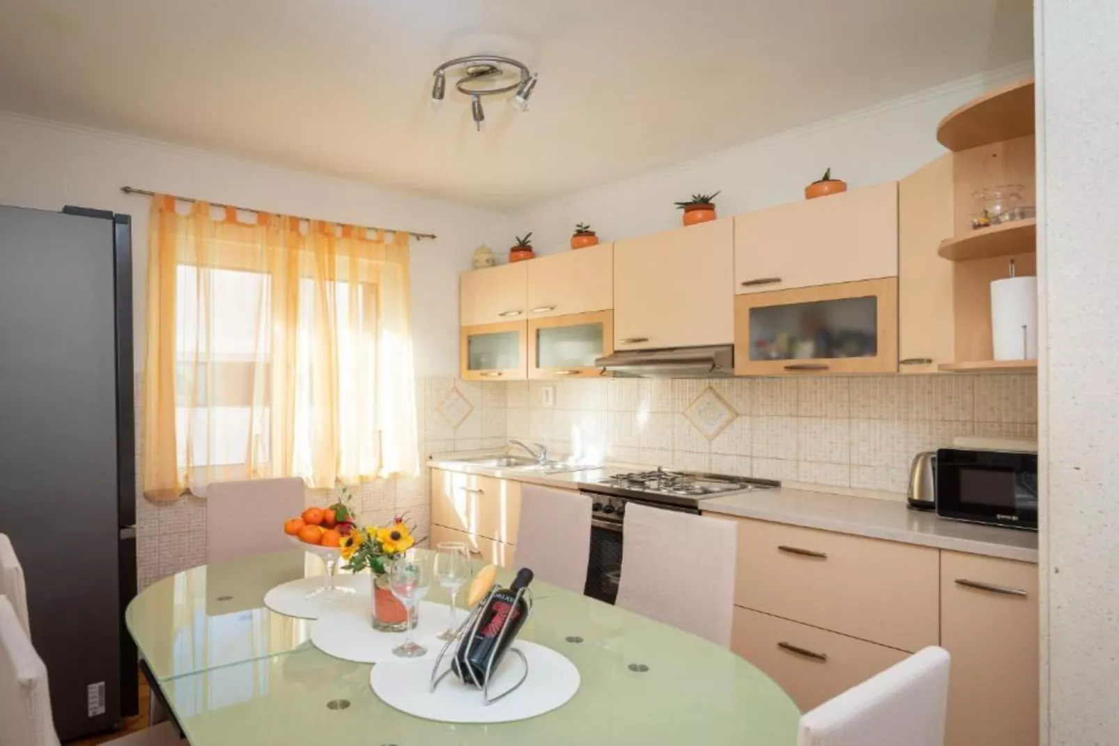 Omis River & Sea Escape - One Bedroom Apartment with Balcony and Sea View-Keuken