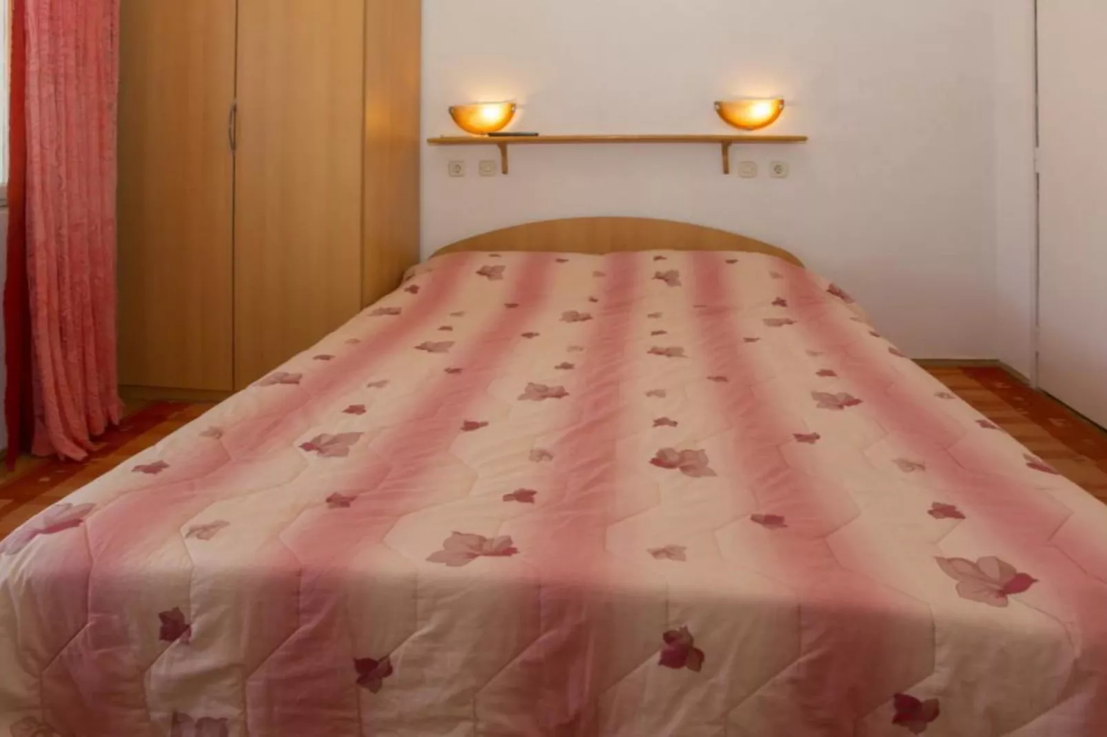 Double Room with Private Balcony (A2)-Slaapkamer
