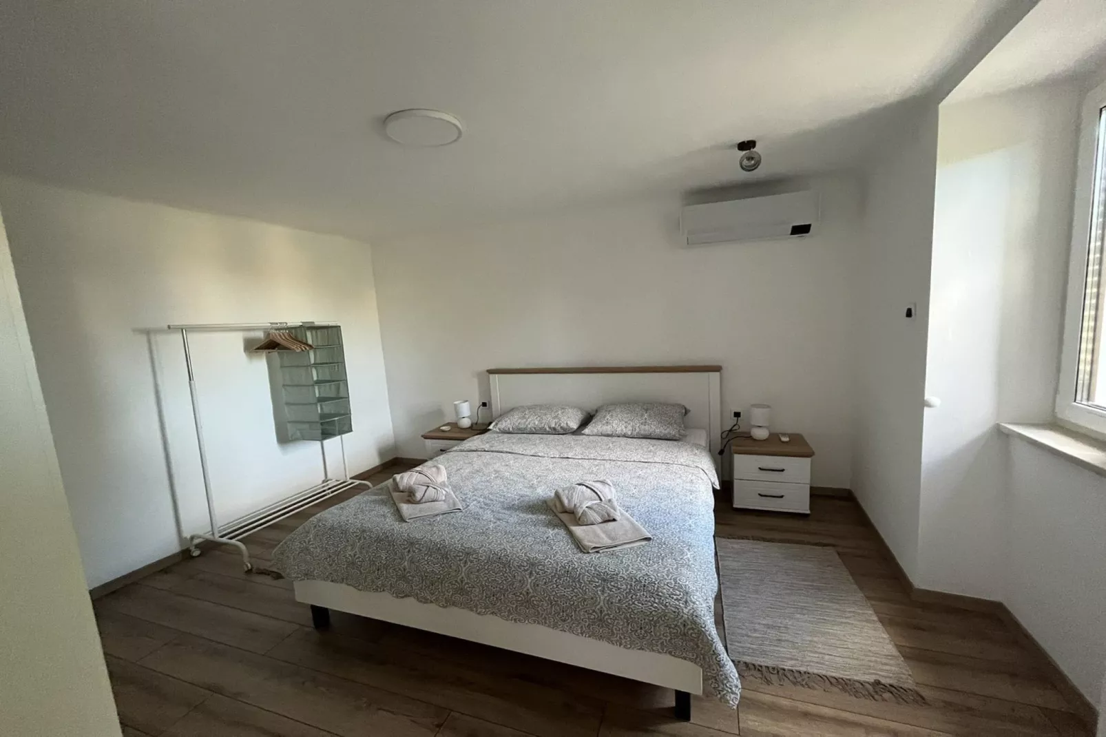 Elegant Lovran Apartment with Garden - Two Bedroom Apartment-Slaapkamer