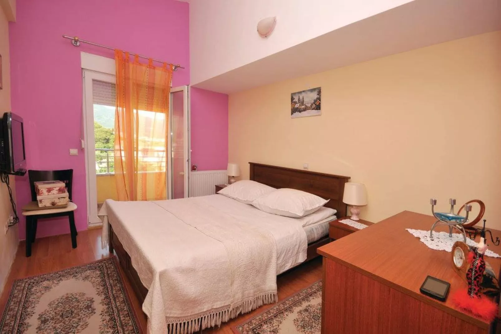 Chic and Stylish Kastel Novi Apartment with Pool - Five Bedroom Apartment With Pool-Slaapkamer