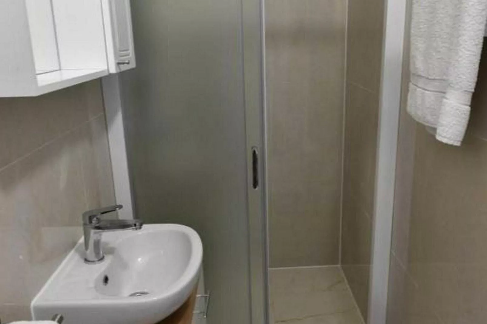 Charming Sinj Town Studio Apartments - Studio Apartments-Badkamer
