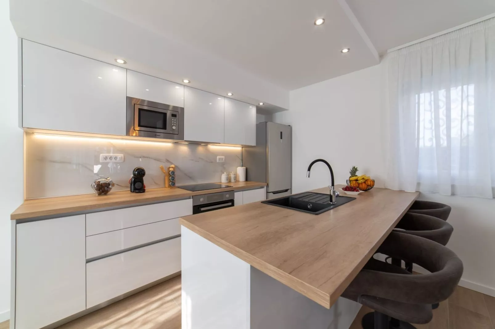 Luxury Kastela Villa with Heated Pool and Lounge Area - Four Bedroom Villa-Keuken