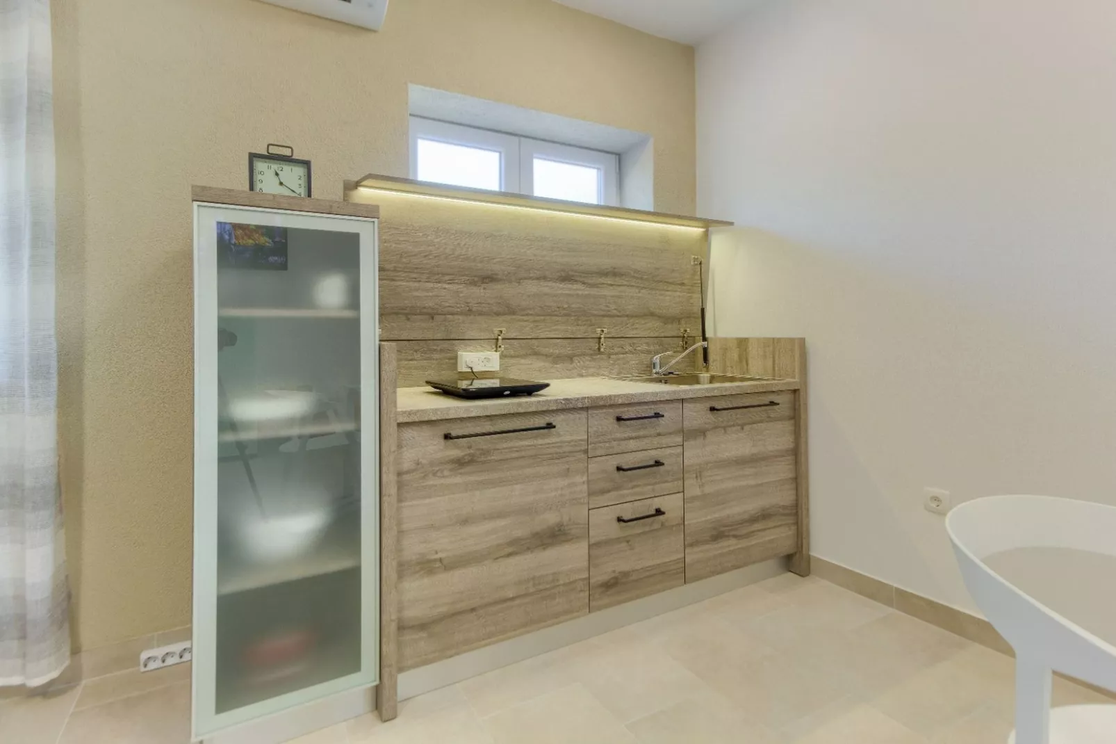 Majestic Kastel Stari Apartment with Terrace - Two Bedroom Apartment with Terrace-Keuken