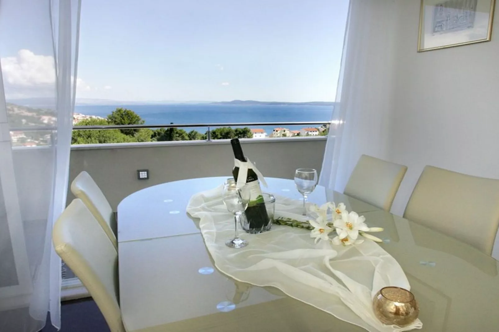 Okrug Gornji Luxurious Escape Villa with Pool - Five Bedroom Villa with Pool-Eetkamer