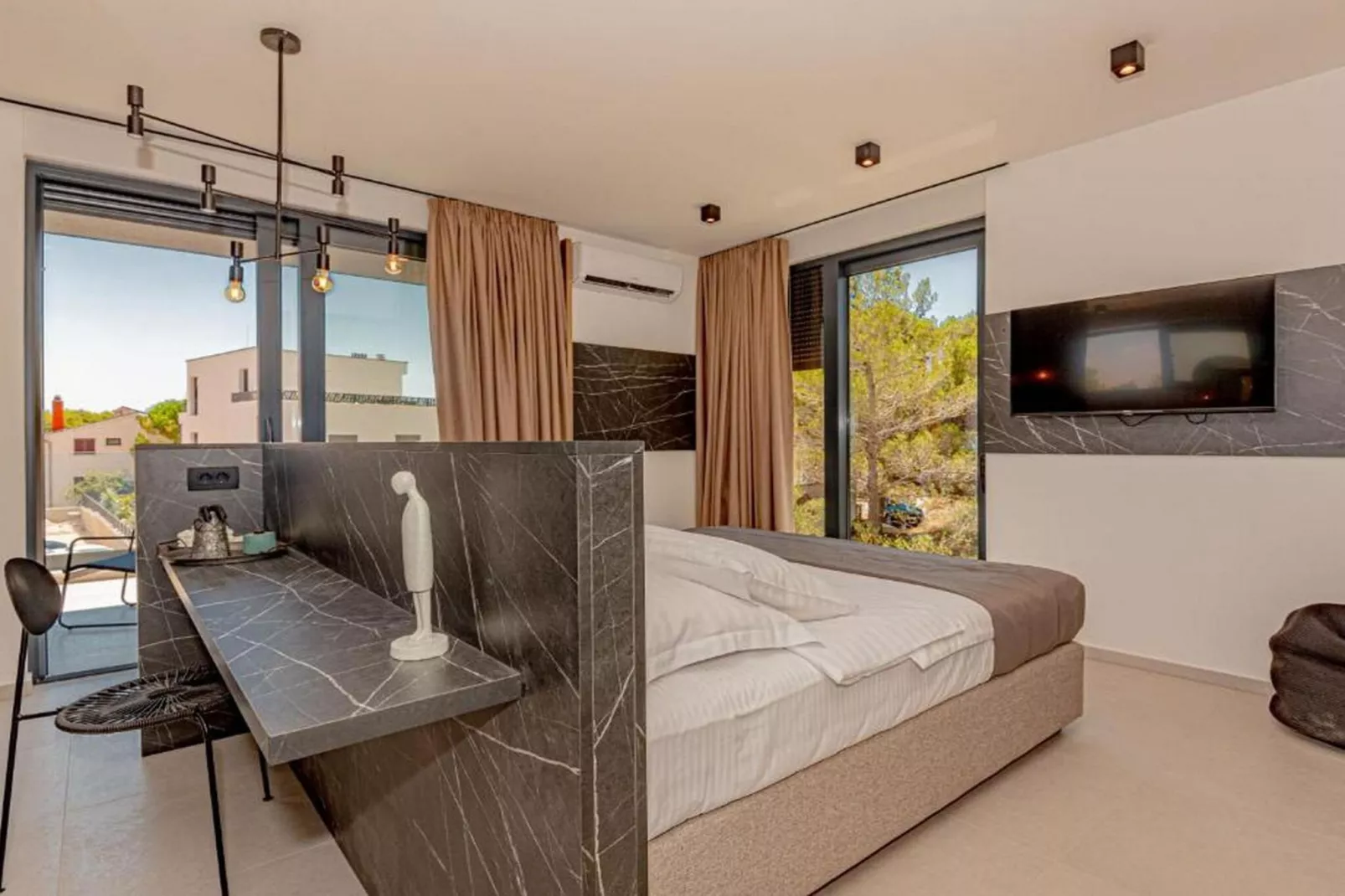 Luxury Contemporary Villa in Vodice with Pool, Sauna and Hot Tub - Four Bedroom Villa with pool-Slaapkamer