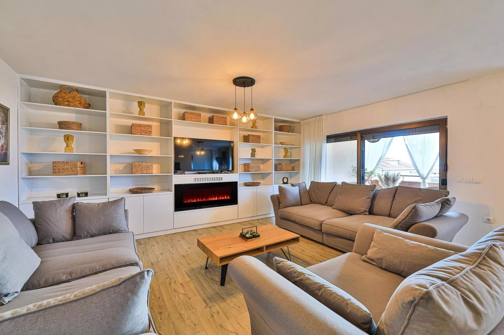 Charming Villa with Outdoor Pool, BBQ, and Sun Deck in Tranquil Kaštela Area - Five bedroom Villa-Woonkamer