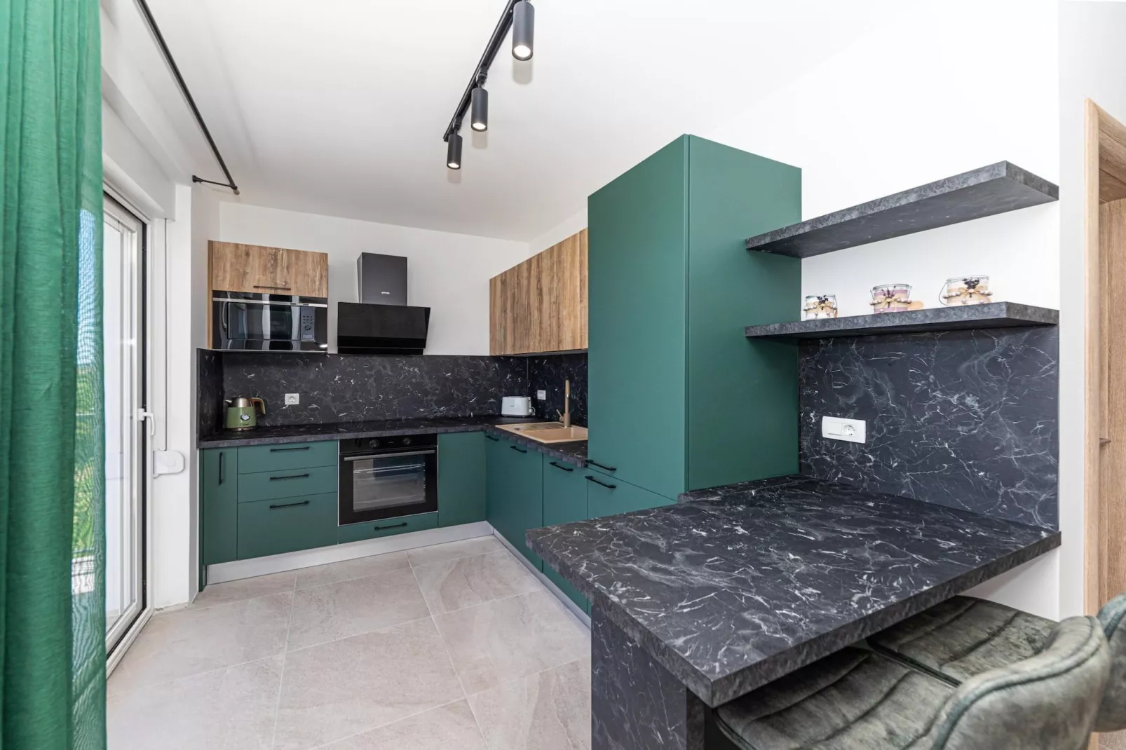 Elegant Kastel Novi Apartment with Sea View Balcony - Two Bedroom Apartment with Sea View and Balcony-Keuken