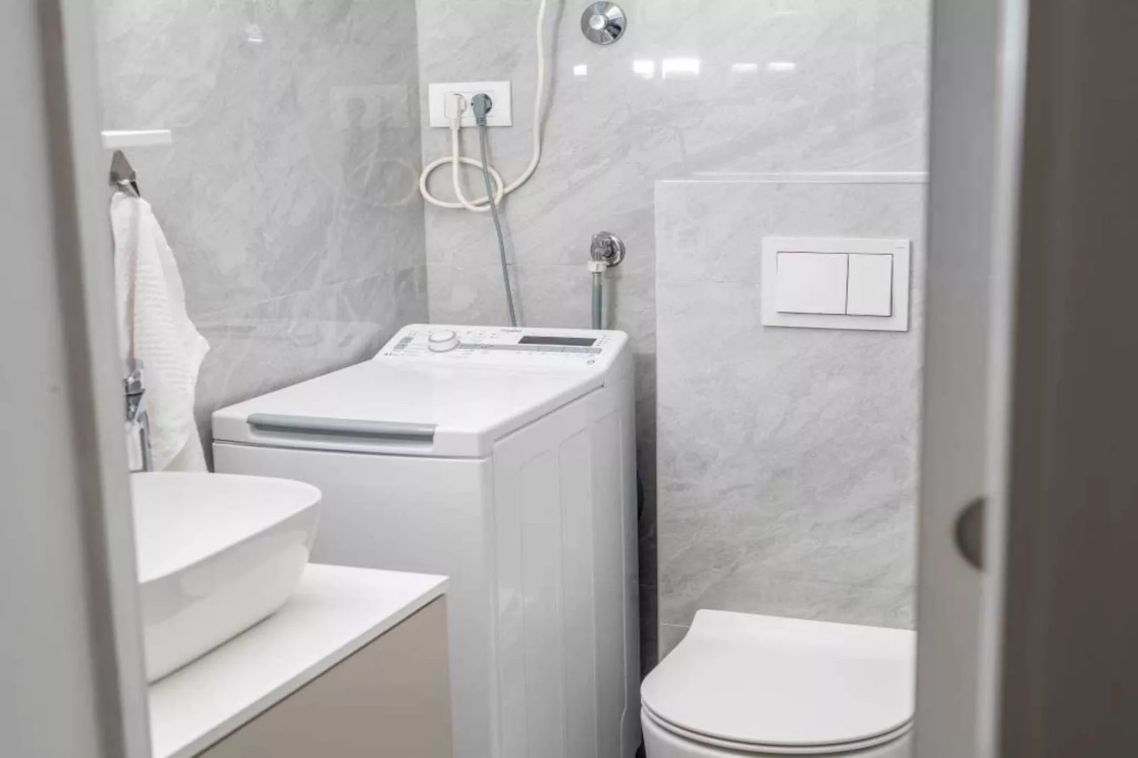 Modern Seget Vranjica Apartment with Terrace - Two Bedroom Apartment with Terrace-Badkamer