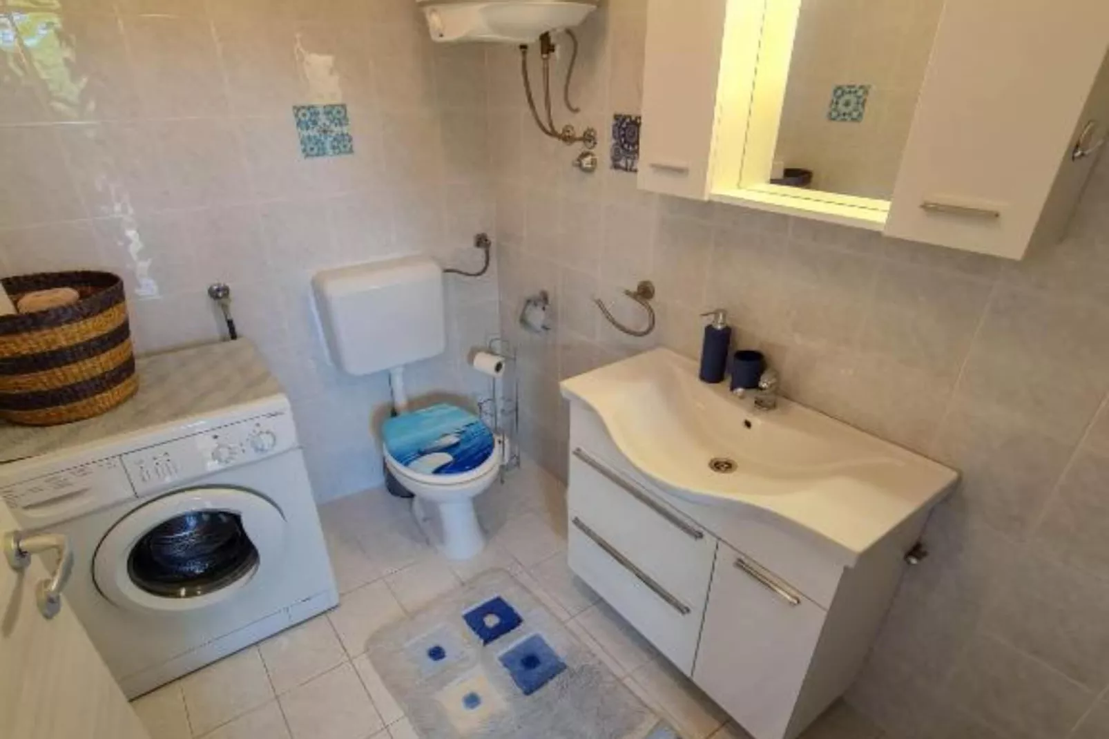 Apartments Marko - Three Bedroom Apartment with Sea View-Badkamer