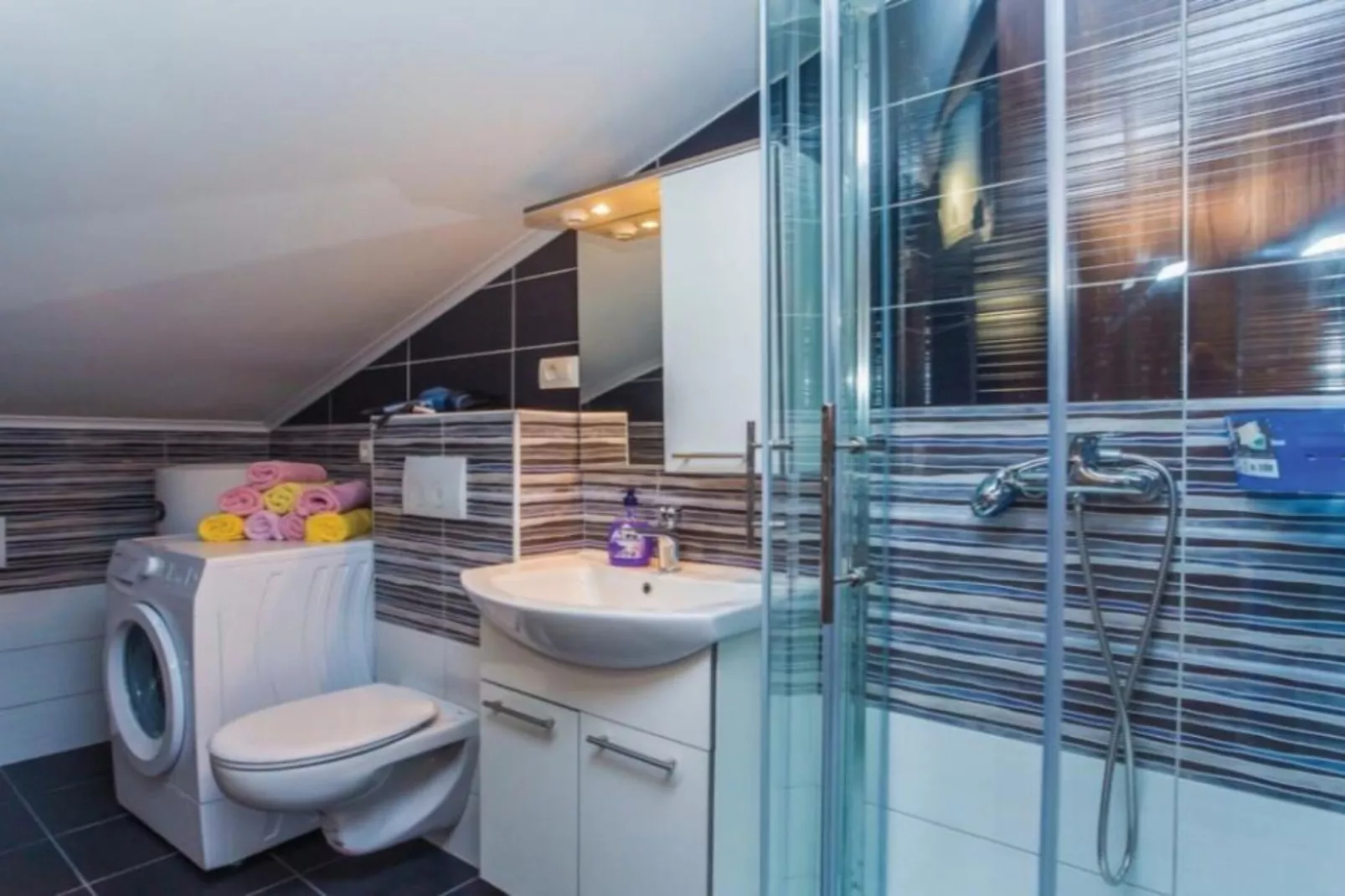 Apartments Grljusic - One Bedroom Apartment 208-Badkamer